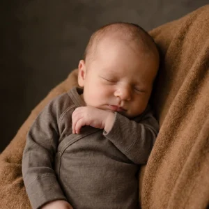 Merino uld crossover body langærmet i walnut til baby – Lille-barn